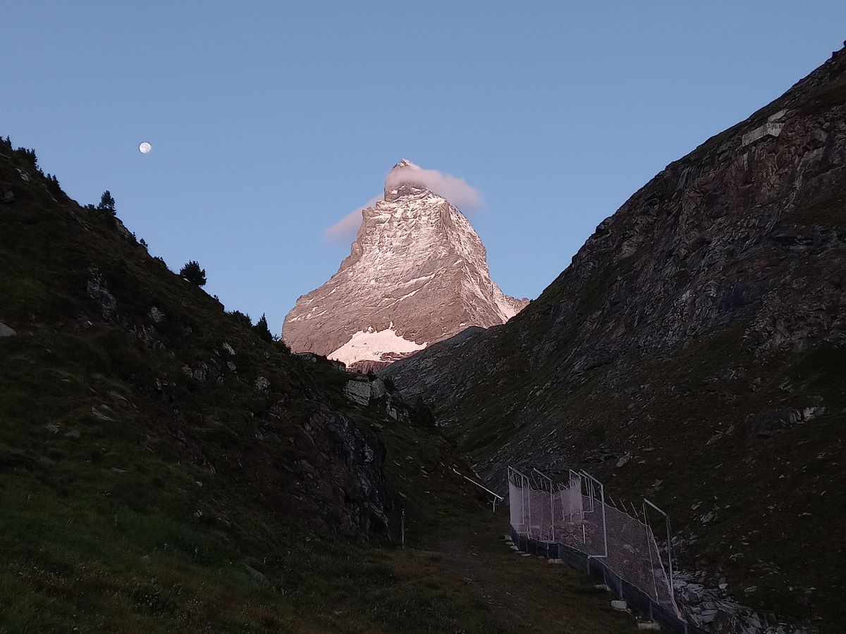 The matterhorn under the fullmoon [picture made by Emme Perreve]