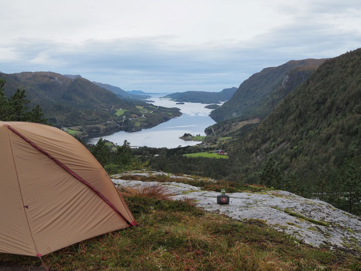 Camping on the Brekke pass with a view on Årvågfjorden